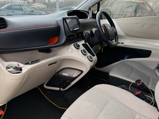 2018 Toyota Sienta II, жёлтый, 1700000 рублей, вид 3