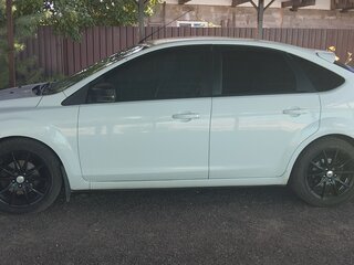 2010 Ford Focus II Рестайлинг, белый, 500000 рублей, вид 5