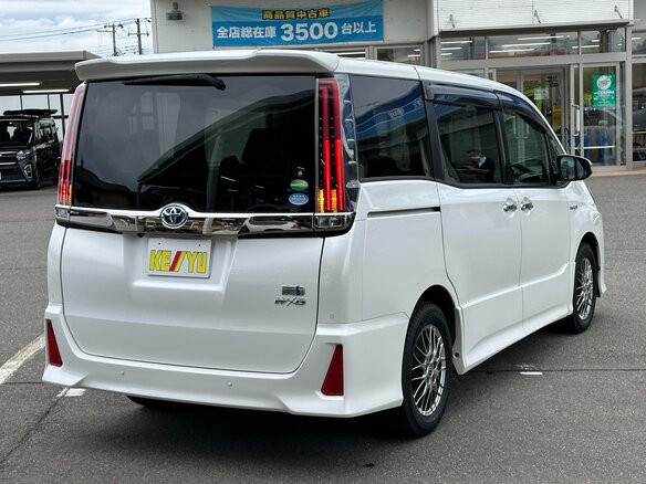 2021 Toyota Noah III (R80) Рестайлинг, белый, 1699000 рублей - вид 6