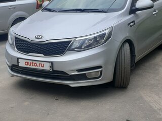 2015 Kia Rio III Рестайлинг, серебристый, 1100000 рублей, вид 2