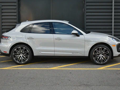 2026 Porsche Macan I Рестайлинг 2, серый, 12350000 рублей, вид 2