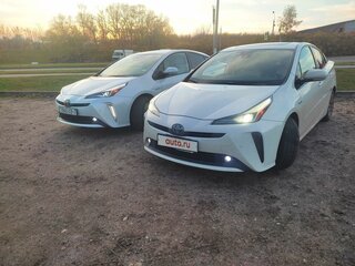 2019 Toyota Prius IV Рестайлинг (XW50), белый, 2246475 рублей, вид 1
