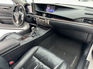 2015 Lexus ES 250 VI Рестайлинг, белый, 3050000 рублей, вид 3