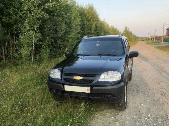 2017 Chevrolet Niva I Рестайлинг, чёрный, 800000 рублей