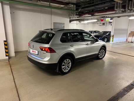 2019 Volkswagen Tiguan II, серый, 2350000 рублей, вид 4