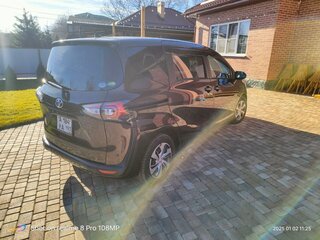 2020 Toyota Sienta II Рестайлинг, коричневый, 2100000 рублей, вид 3