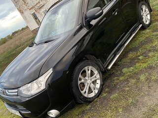 2013 Mitsubishi Outlander III, чёрный, 1400000 рублей, вид 1