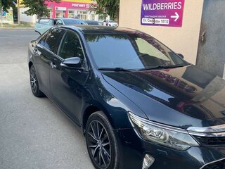 2017 Toyota Camry VII (XV50) Рестайлинг 2, серый, 2250000 рублей, вид 3