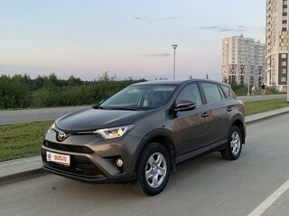 2018 Toyota RAV4 IV (XA40) Рестайлинг, коричневый, 3001000 рублей, вид 1