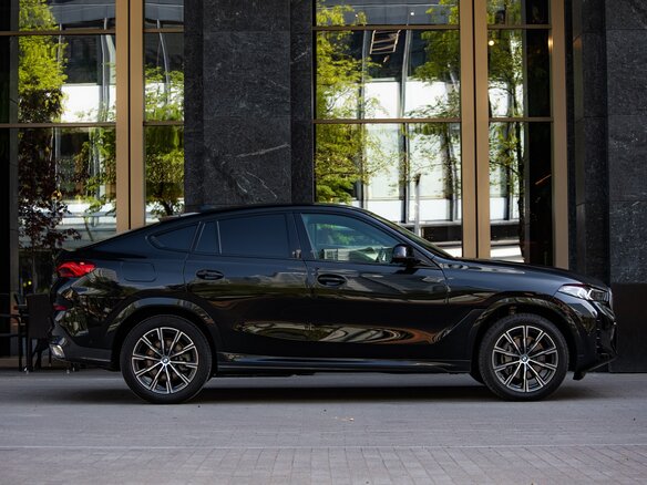 2025 BMW X6 40i III (G06) Рестайлинг, чёрный, 11350000 рублей - вид 5