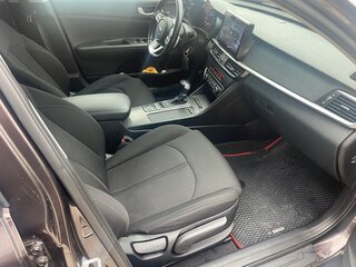 2019 Kia Optima IV Рестайлинг, коричневый, 2000000 рублей, вид 4