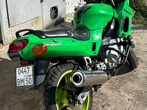 1996 Kawasaki ZZR 400, зелёный - вид 2