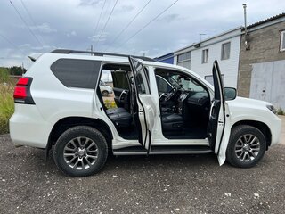 2017 Toyota Land Cruiser Prado 150 Series Рестайлинг 2, белый, 6450000 рублей, вид 4