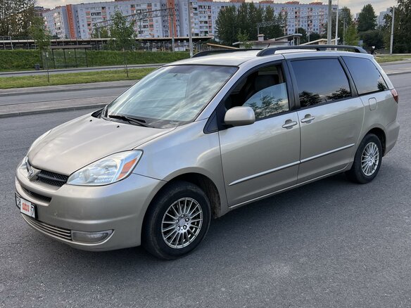 2005 Toyota Sienna II Рестайлинг, бежевый, 990000 рублей