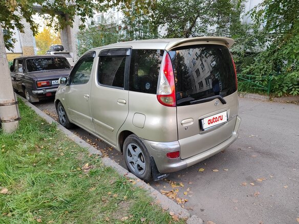 2002 Toyota FunCargo, серый, 380000 рублей - вид 5