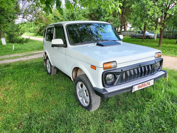 2014 Lada (ВАЗ) 2121 (4x4) I Рестайлинг, белый, 650000 рублей - вид 2