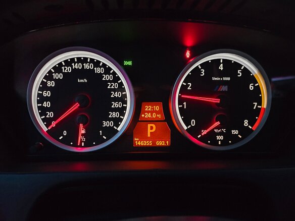 2013 BMW X6 M I (E71) Рестайлинг, белый, 2000000 рублей - вид 14