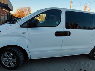 2010 Hyundai Grand Starex I, белый, 1550000 рублей, вид 3