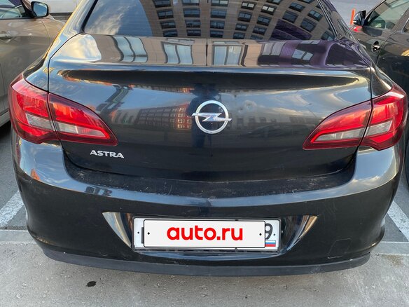 2013 Opel Astra J Рестайлинг, чёрный, 690000 рублей - вид 4