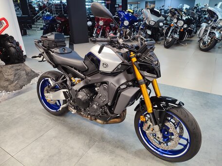 2024 Yamaha MT-09 (FZ-09), чёрный, 1309000 рублей, вид 4