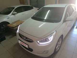 2013 Hyundai Solaris I, белый, 900000 рублей, вид 2