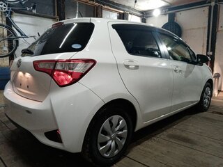 2018 Toyota Vitz III (XP130) Рестайлинг 2, белый, 1200000 рублей, вид 5