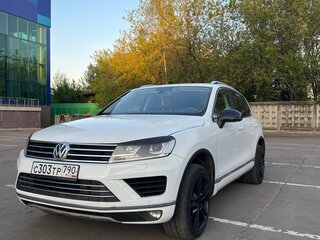 2017 Volkswagen Touareg II Рестайлинг, белый, 3100000 рублей, вид 1
