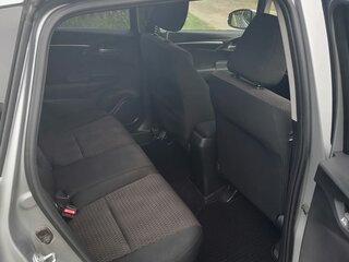 2018 Honda Fit III Рестайлинг, серебристый, 1390000 рублей, вид 5