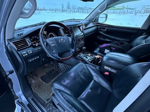 2011 Lexus LX 570 III, серебристый, 3800000 рублей - вид 10