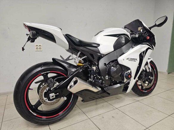 2008 Honda CBR 1000 RR/RA Fireblade, белый, 899000 рублей - вид 2