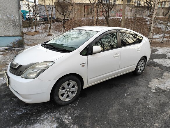 2008 Toyota Prius II Рестайлинг (XW20), белый, 950000 рублей