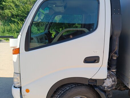 1990 Toyota Dyna, белый, 2100000 рублей, вид 4