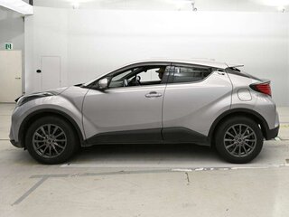 2023 Toyota C-HR I Рестайлинг, серебристый, 1770000 рублей, вид 4