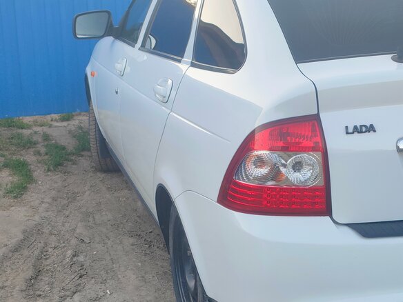 2013 Lada (ВАЗ) Priora I Рестайлинг, белый, 500000 рублей - вид 4
