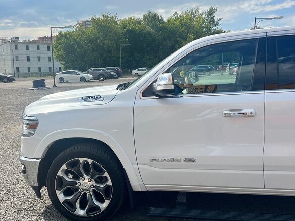 2018 Ram 1500 Crew Cab V, белый, 6050000 рублей - вид 6