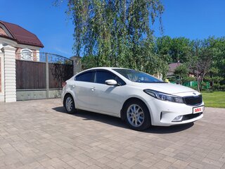 2018 Kia Cerato III Рестайлинг (Classic), белый, 1200000 рублей, вид 3