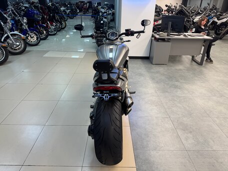 2023 Triumph Rocket 3, серый, 2330000 рублей, вид 4