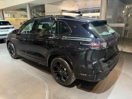 2026 Volkswagen Tiguan L Pro III (China Market), чёрный, 5100000 рублей, вид 3
