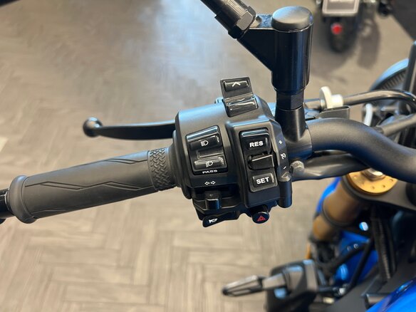 2022 Yamaha XSR900, синий - вид 15