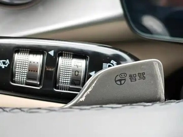 2025 BYD Dolphin 45.12 kWh I Рестайлинг, красный, 1900174 рублей - вид 9