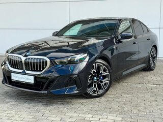 2025 BMW 5 серии 530e xDrive VIII (G60/G61/G68), чёрный, 9600000 рублей, вид 3