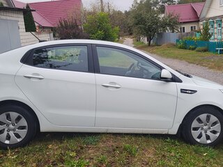 2017 Kia Rio III Рестайлинг, белый, 1000000 рублей, вид 2