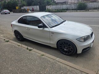 2010 BMW 1 серии 135i I (E81/E82/E87/E88) Рестайлинг, белый, 1850000 рублей, вид 3