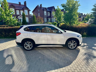 2017 BMW X1 18d xDrive II (F48), белый, 2490000 рублей, вид 3