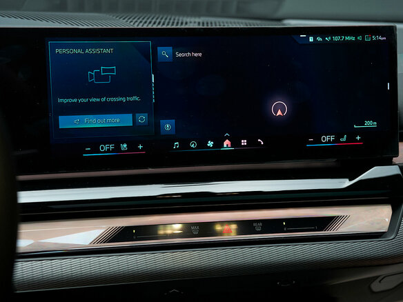 2025 BMW 5 серии 530i xDrive VIII (G60/G61/G68), белый, 8600000 рублей - вид 26
