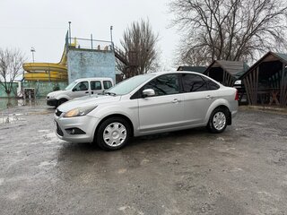 2010 Ford Focus II Рестайлинг, серебристый, 680000 рублей, вид 3