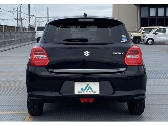 2020 Suzuki Swift V, чёрный - вид 3