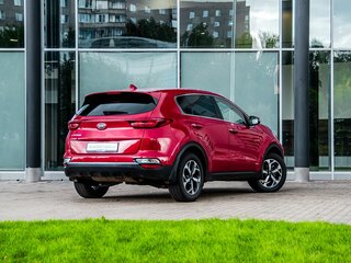 2020 Kia Sportage IV Рестайлинг, красный, 2500000 рублей, вид 2