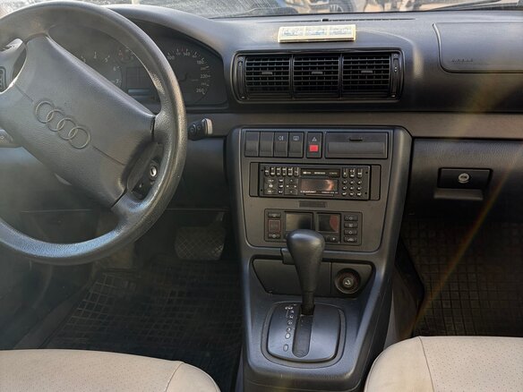 1996 Audi A4 I (B5), белый - вид 2