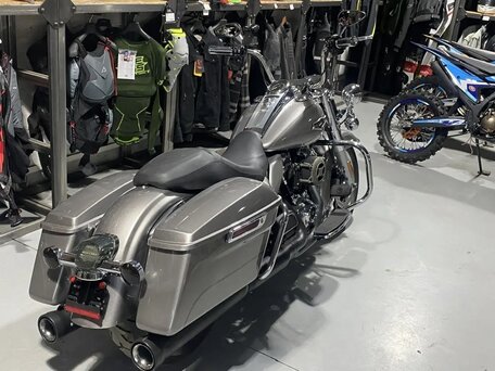 2017 Harley-Davidson Road King, серебристый, 1630000 рублей, вид 4